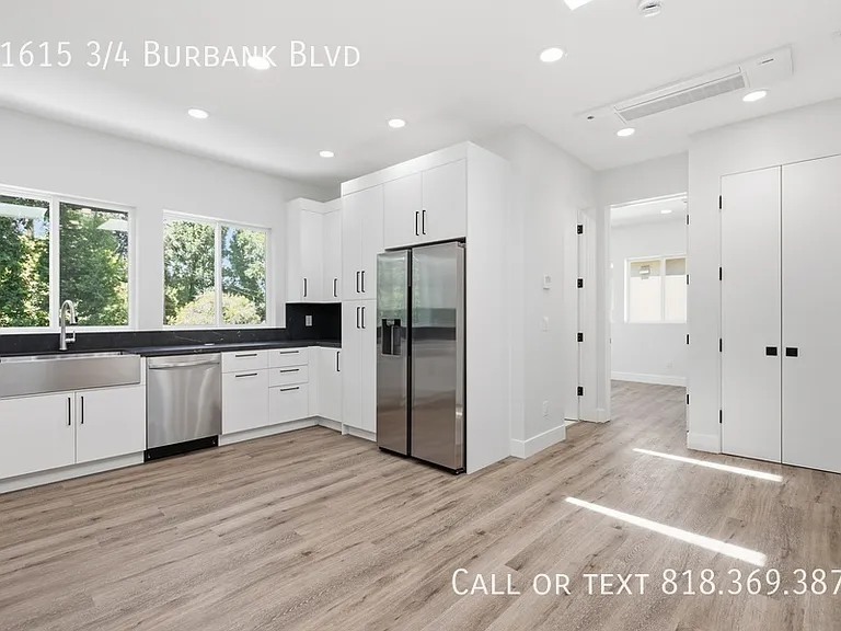 11615 3/4 Burbank Blvd — Photo 6