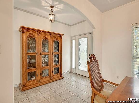 5th image of 808 N Pleasant Valley Dr