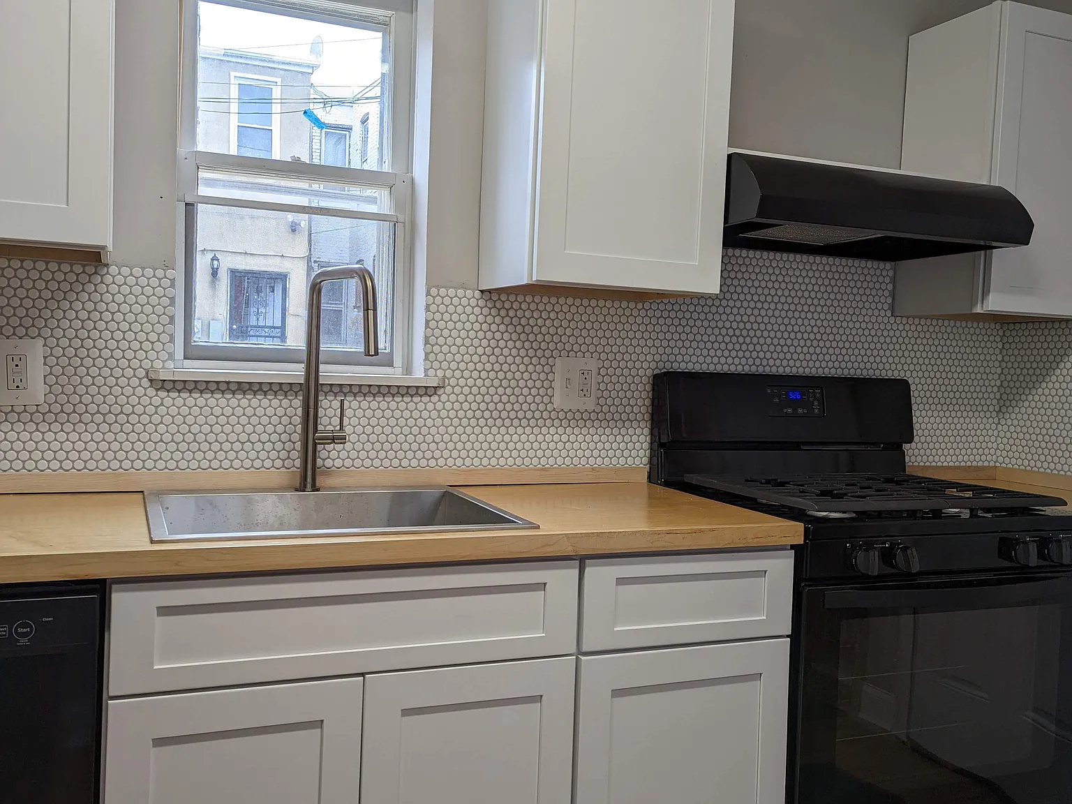 3 bed, 1200 sqft, $1,700 — Photo 4