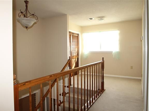 4th image of 1702 S Airport Dr