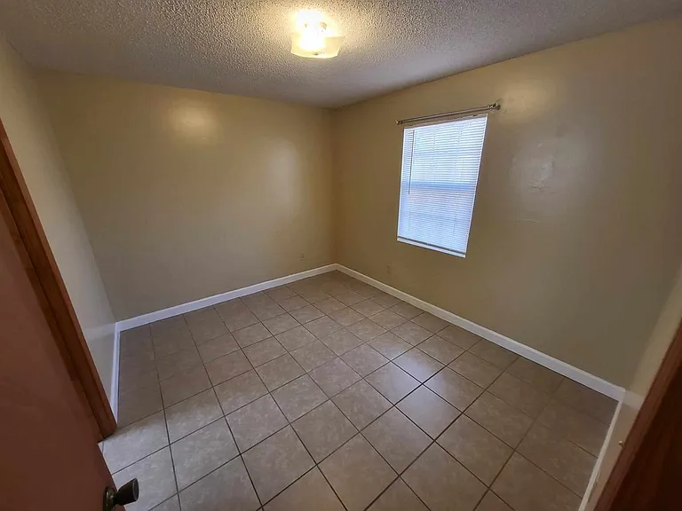 604 E Madison St — Photo 19