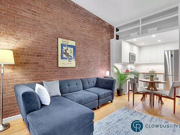 3rd image of 109 W 70th St APT 5F