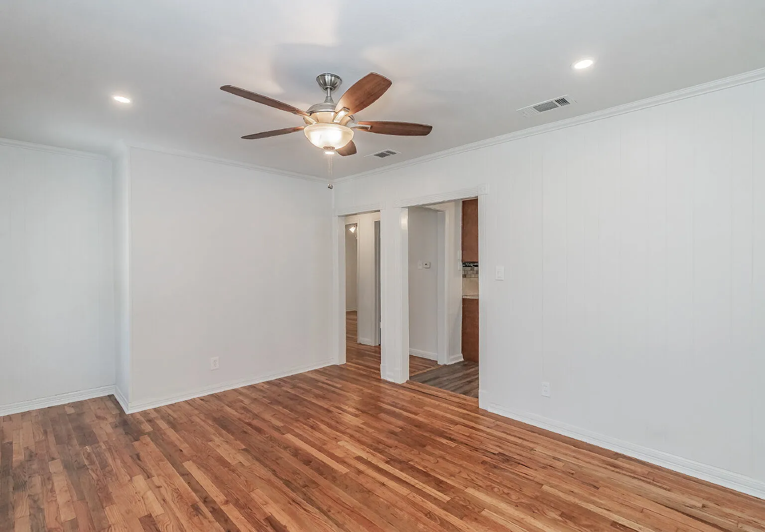 3 bed, 2.0 bath, 1052 sqft, $1,700 — Photo 1