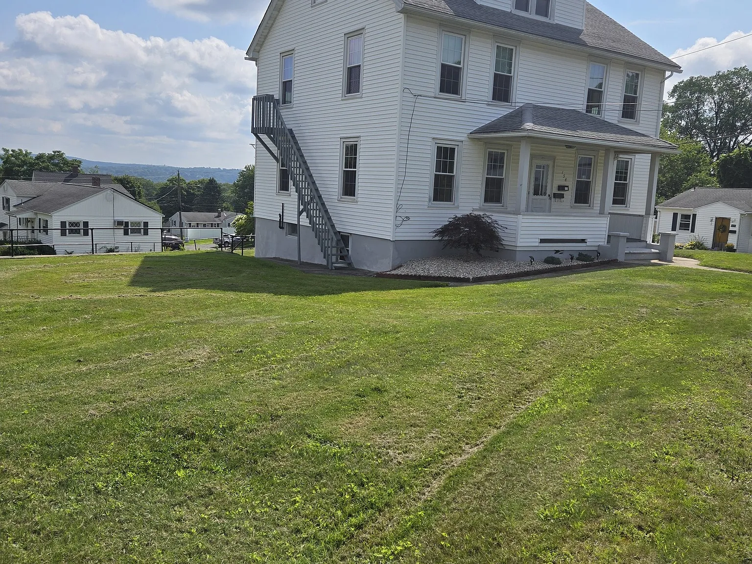 2 bed, 1.0 bath, 1275 sqft, $1,750 — Photo 1