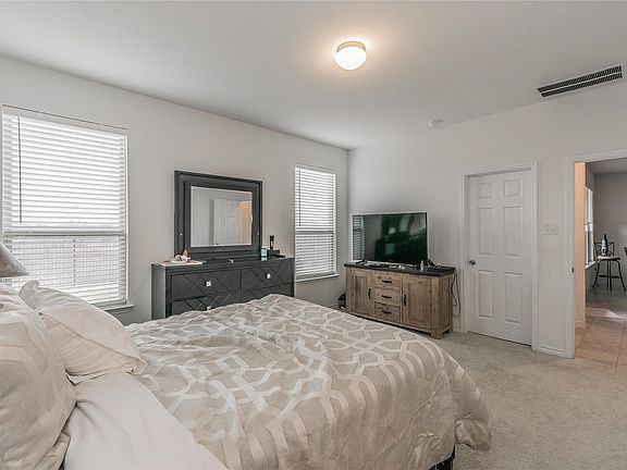 5th image of 424 Bronze Forest Dr