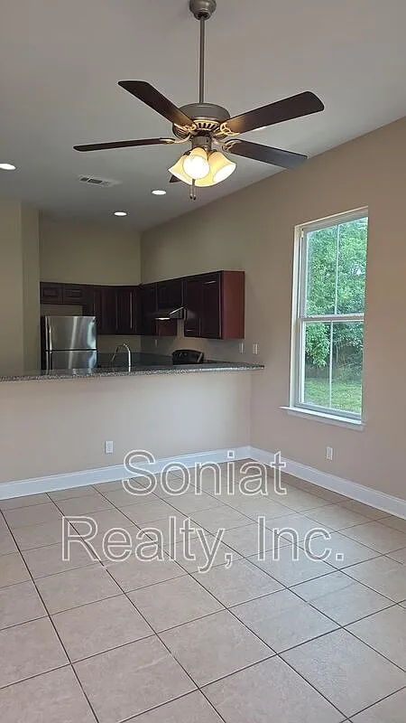 2 bed, 1.0 bath, 870 sqft, $1,275 — Photo 3
