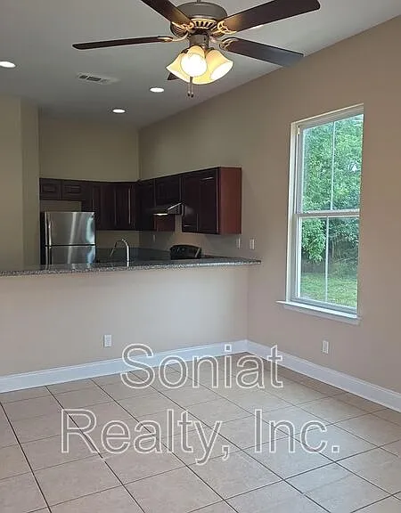 2812 Spain St — Photo 3