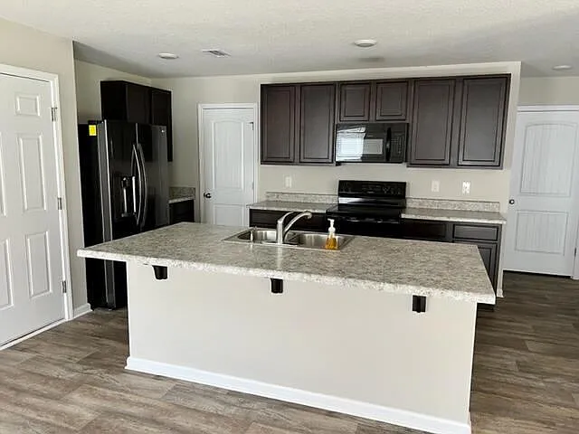 5 bed, $2,550 — Photo 3