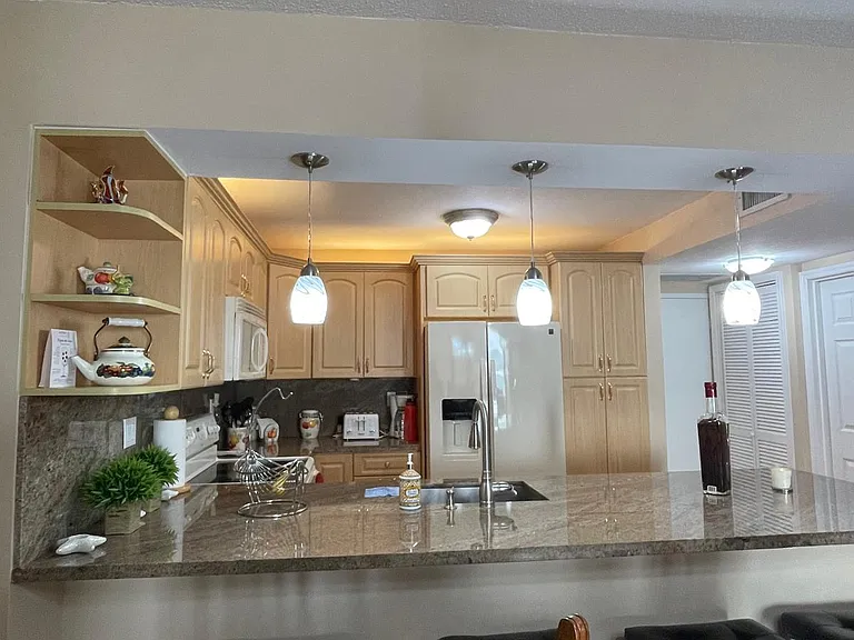 3725 S Ocean Dr — Photo 14