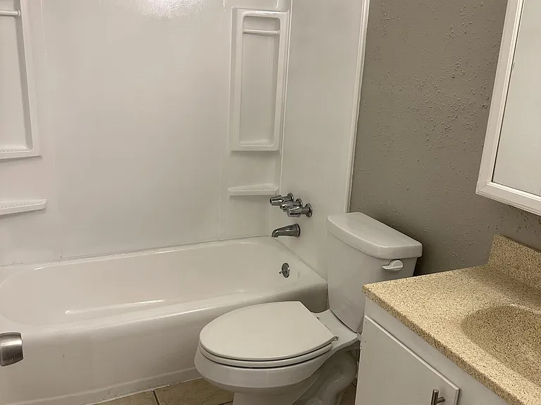880 N 7th St #10 — Photo 6