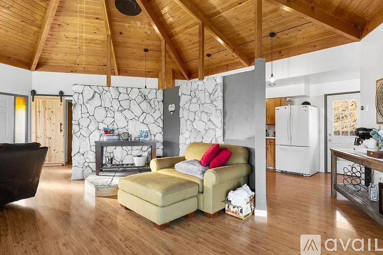 3 bed, 1800 sqft, $3,500 — Photo 2