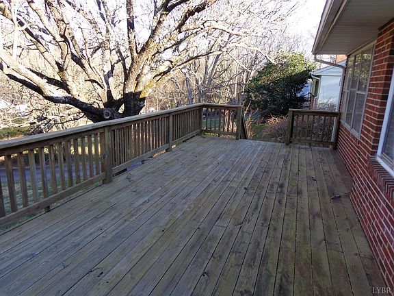 4th image of 2309 Acorn St