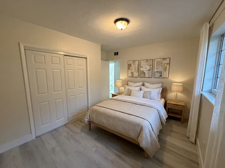 219 NW 10th Ave #4 — Photo 10