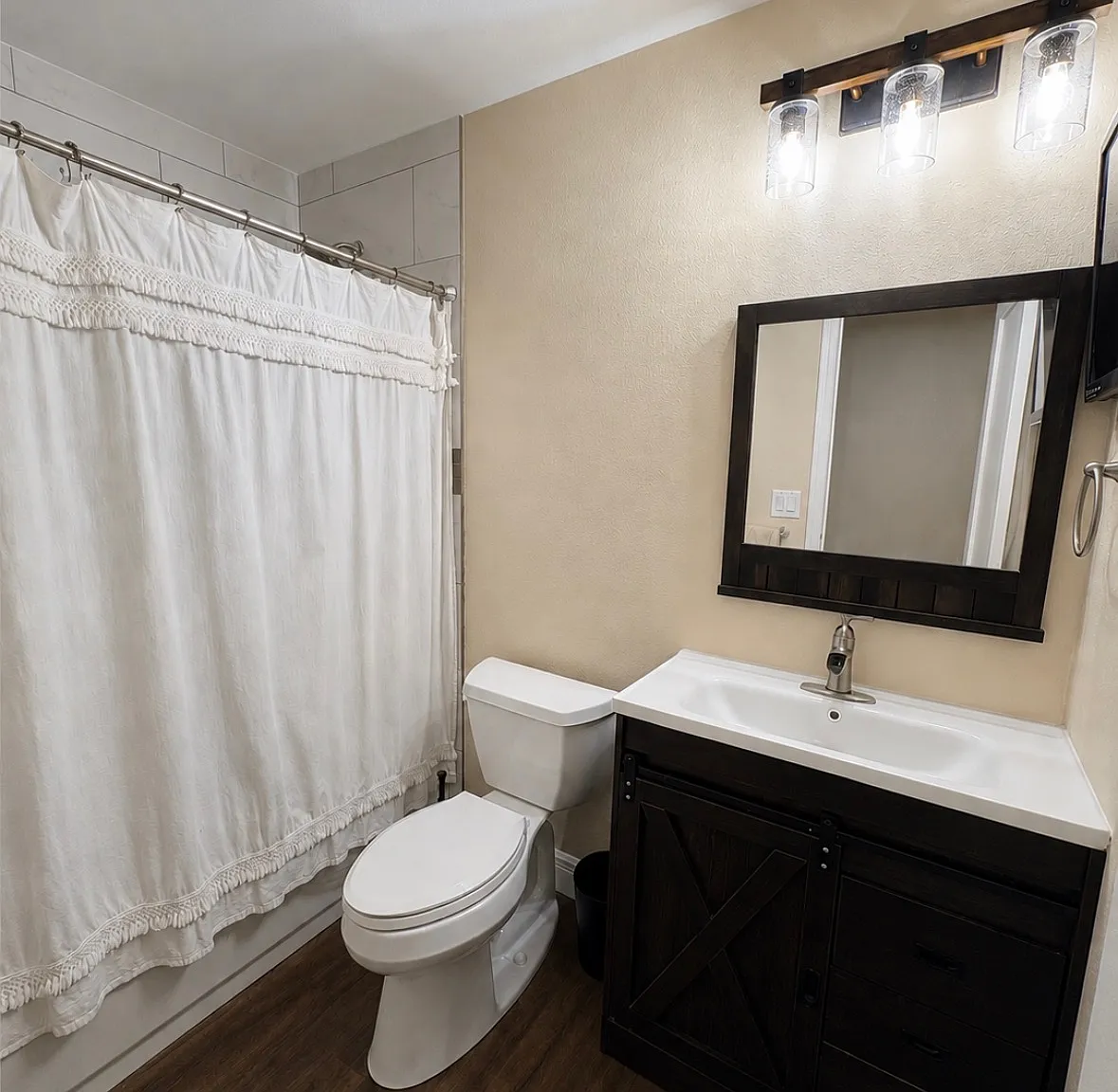 3 bed, 1277 sqft, $3,500 — Photo 1