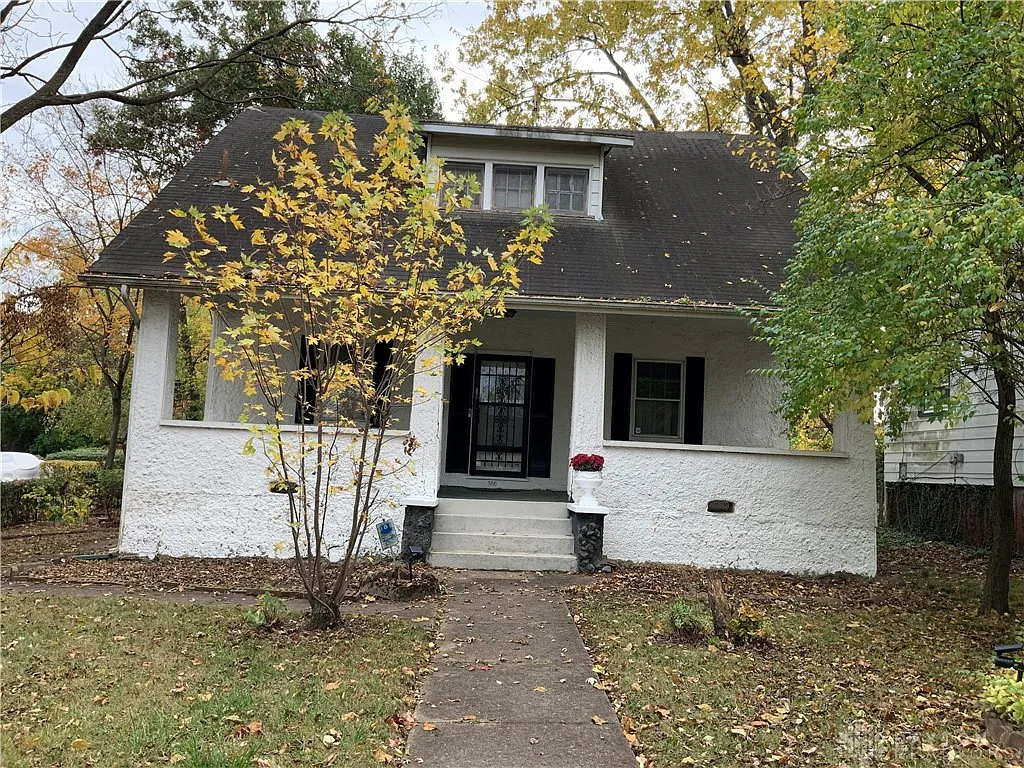 240 W Hillcrest Ave photo 1