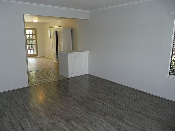 5th image of 1489 Triborough Ln