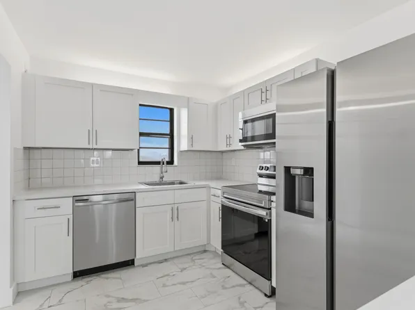 9233 SW 8th St APT 404, Boca Raton, FL 33428