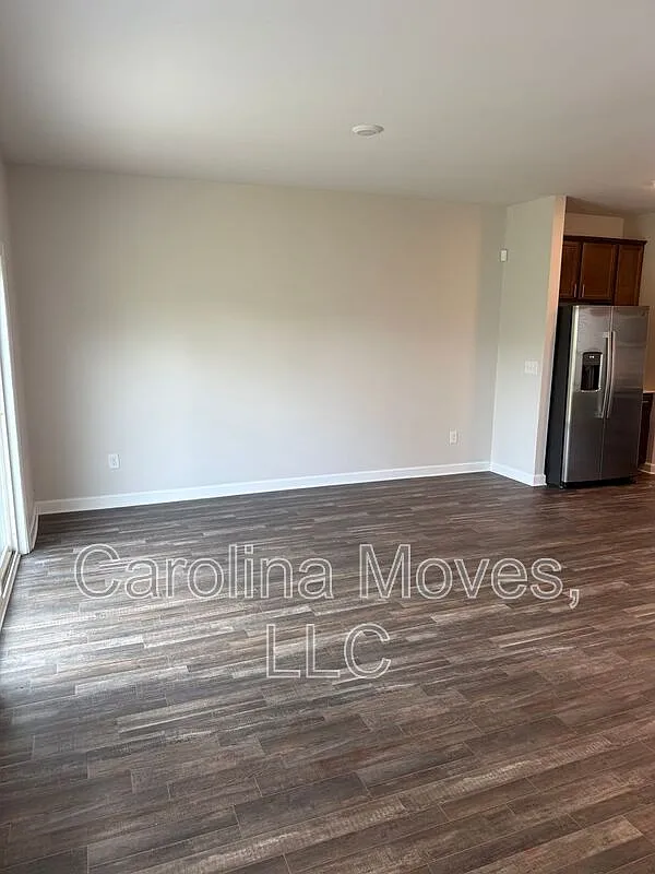 3 bed, 2.5 bath, 1597 sqft, $1,600 — Photo 4