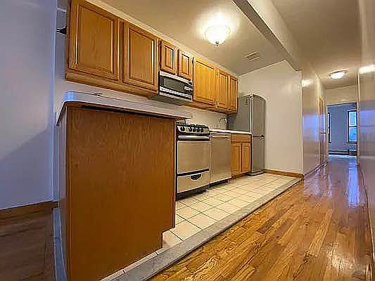 5th image of 354 W 44th St APT 2