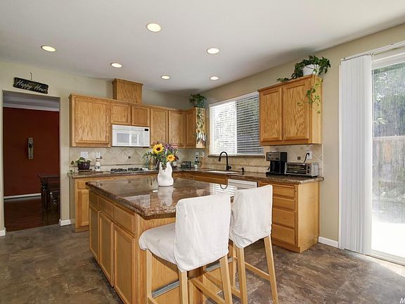 3rd image of 141 Lyman Cir
