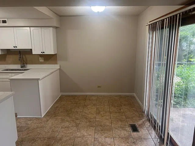 3 bed, 2.5 bath, 1375 sqft, $2,915 — Photo 3
