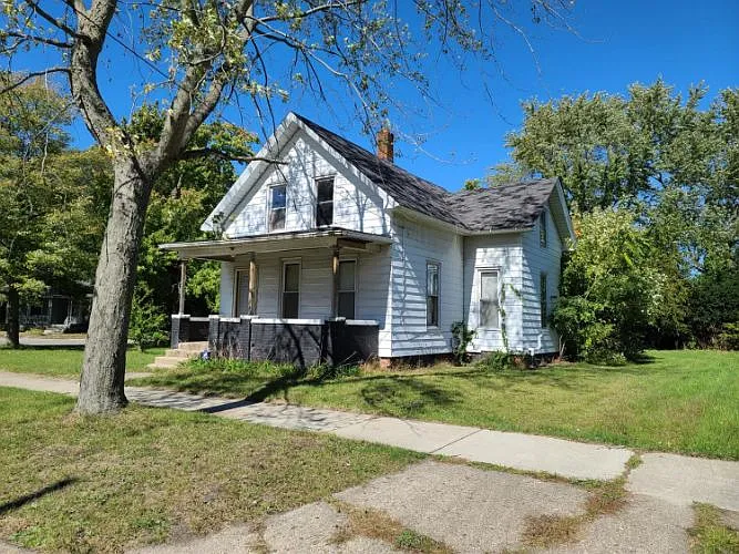 125 Patrick St photo 1