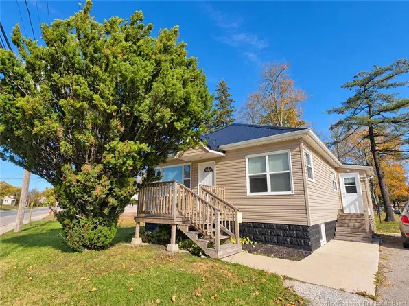 473 Elmwood Dr, Moncton, NB E1A 2X4