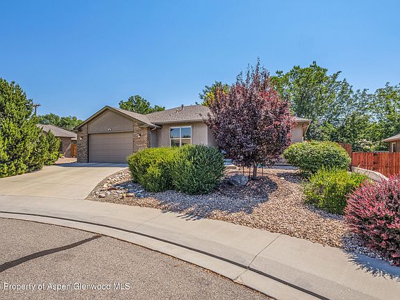 3rd image of 646 Pueblo Ct