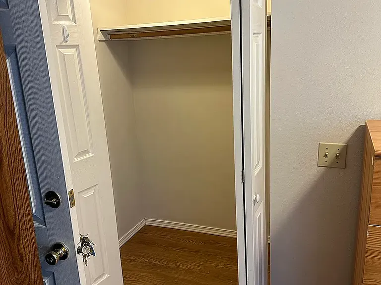 4307 11th Ave NE #6 — Photo 5