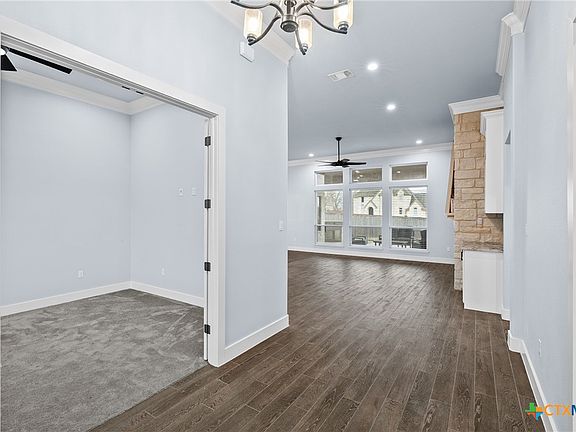 3rd image of 1606 Altavista Loop