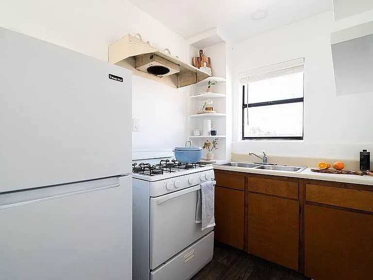 802 El Carmel Pl #802 — Photo 3