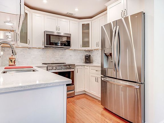 4th image of 11 Compass Point