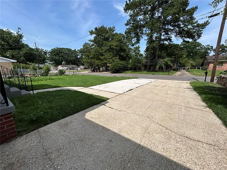 506 Seville Dr — Photo 40