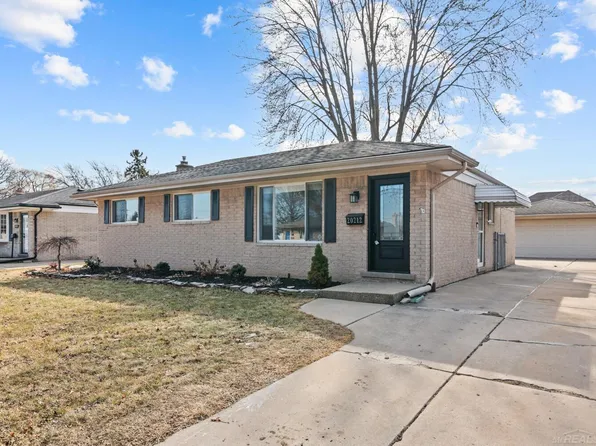 20212 Shores St, Saint Clair Shores, MI 48080