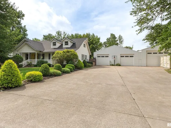 412 Mine B Rd, Herrin, IL 62948