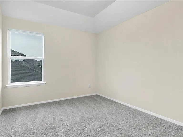 135 Lyndon Dr — Photo 13