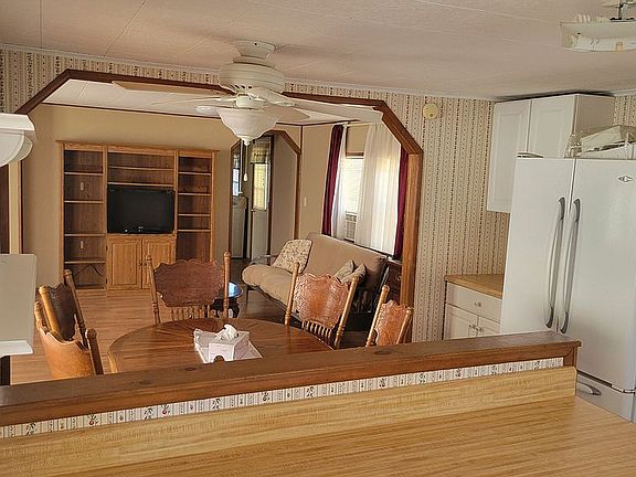 2nd image of 25935 Kings Ln