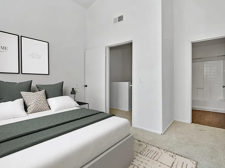 River Ranch Townhomes & Apartments — Photo 34