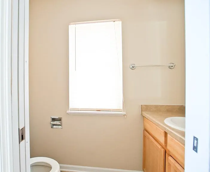 3255 N Oakland Ave #UPPER — Photo 7