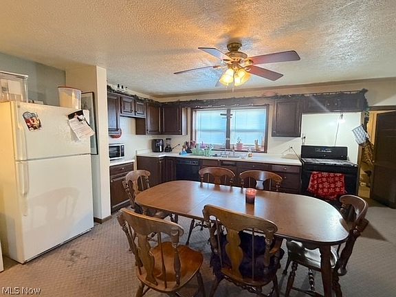 3rd image of 107 W 21st St