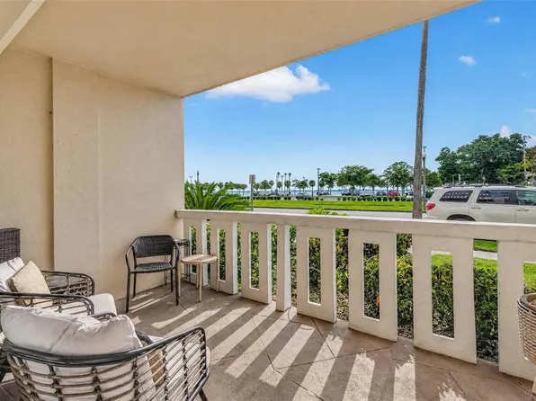 1200 N SHORE DRIVE NE #104, ST PETERSBURG, FL 33701