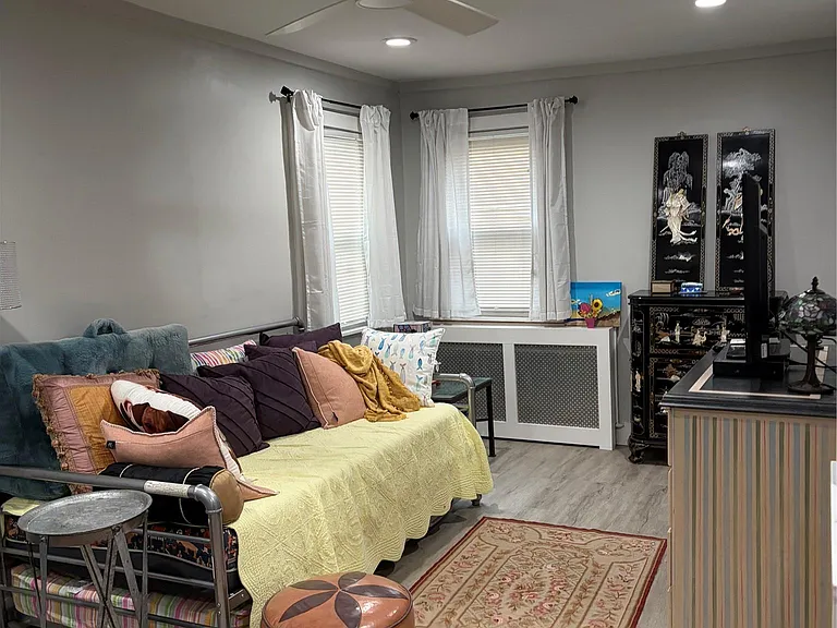 109 New York Ave #2 — Photo 3