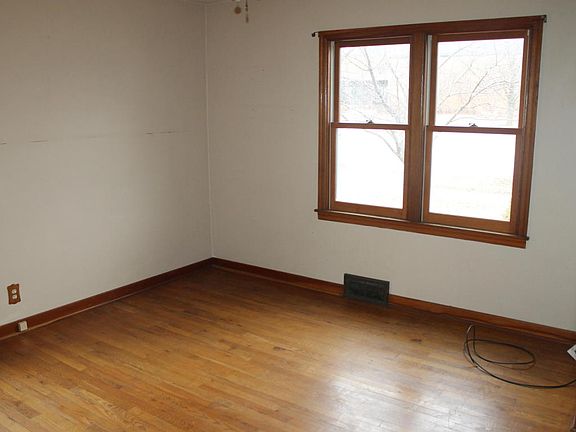 5th image of 1812 Losey Blvd S