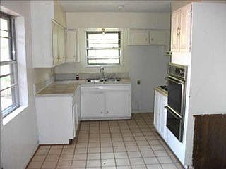 5th image of 513 Upland Ln