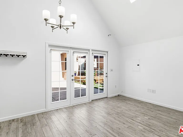 8424 W 4th St — Photo 4