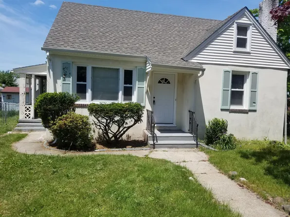 215 W 3rd St, Palmyra, NJ 08065