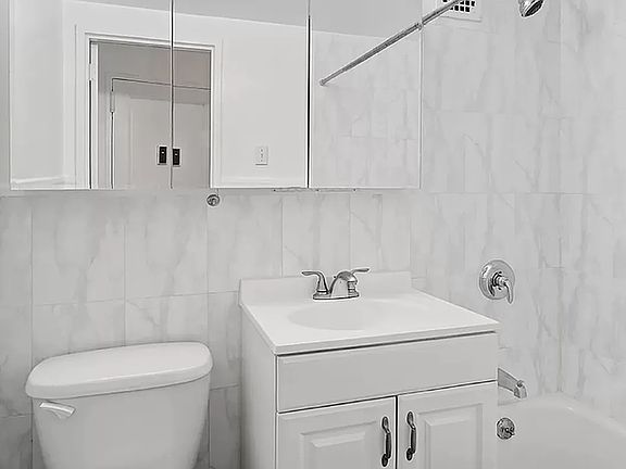 5th image of 228 E 81st St APT 5A