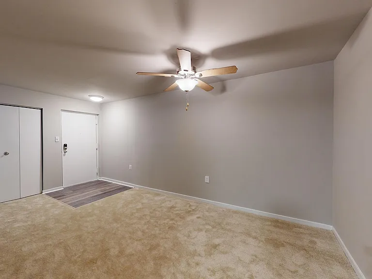 Seneca Place — Photo 123
