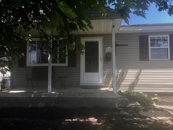 3rd image of 140 Rosewood Ave