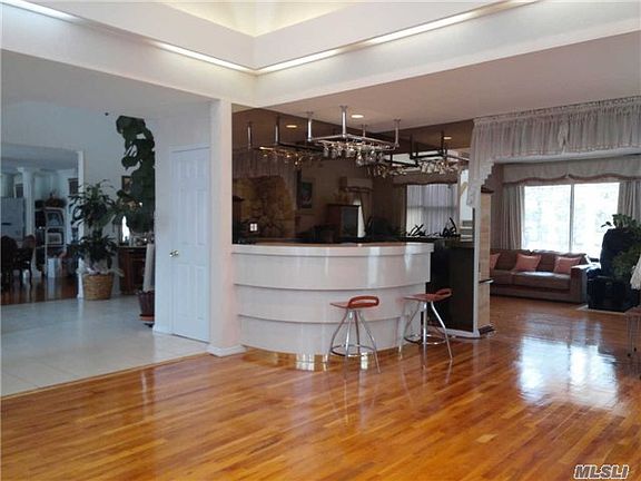 2nd image of 59 Villanova Ln